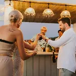We Surf House Bed and Breakfast 3*