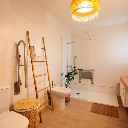 We Surf House 3*
