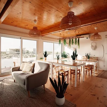 B&B We Surf House 피게이라다포즈