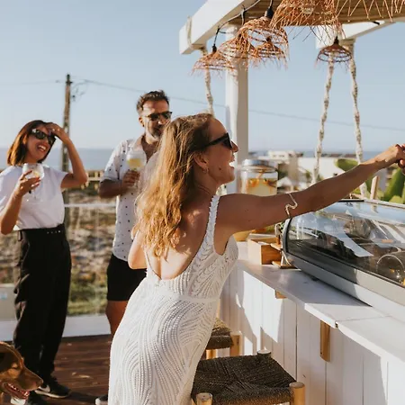 We Surf House Couette-café
