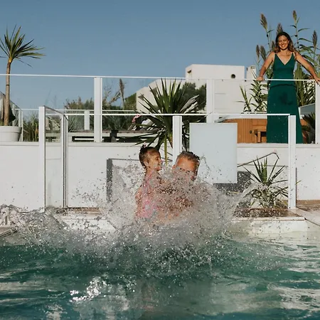 לינה וארוחת בוקר We Surf House פיגואיירה דה פוז