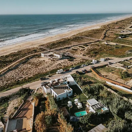 We Surf House לינה וארוחת בוקר *