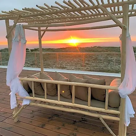 We Surf House Bed & Breakfast